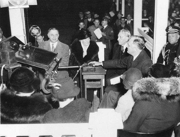 1933